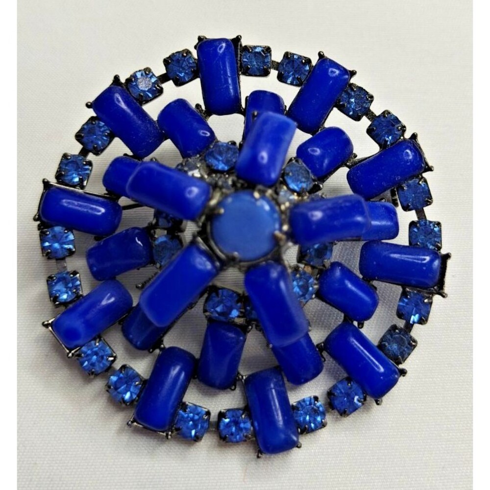 Brooch Vintage Unsigned Blue Rhinestones Layered Metal, gold toned back